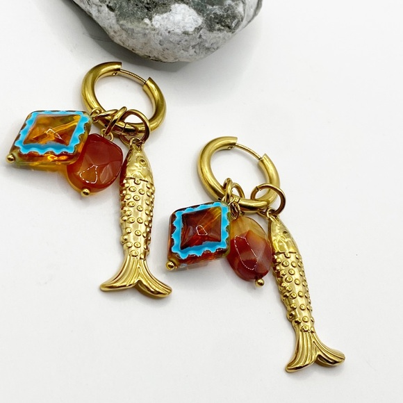 NEW Gold Fish Charm Hoop Earrings - Picture 7 of 7